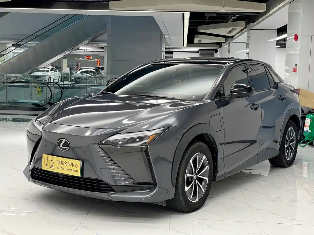 Lexus RZ 2023