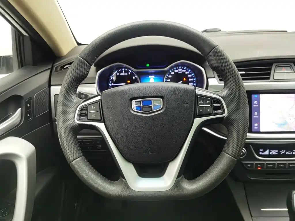 Geely Emgrand 2017 — фото 11