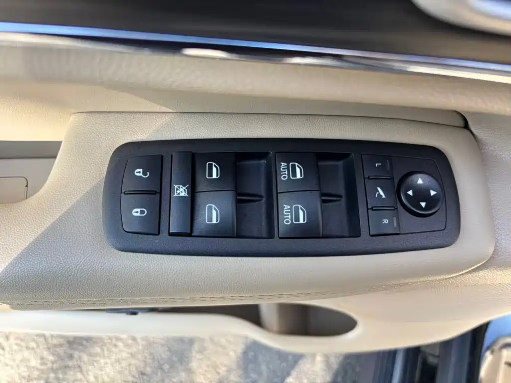 Jeep Grand Cherokee 2022 — фото 24