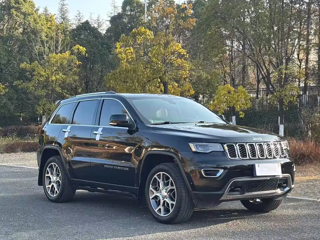 Jeep Grand Cherokee 2022 — фото 3