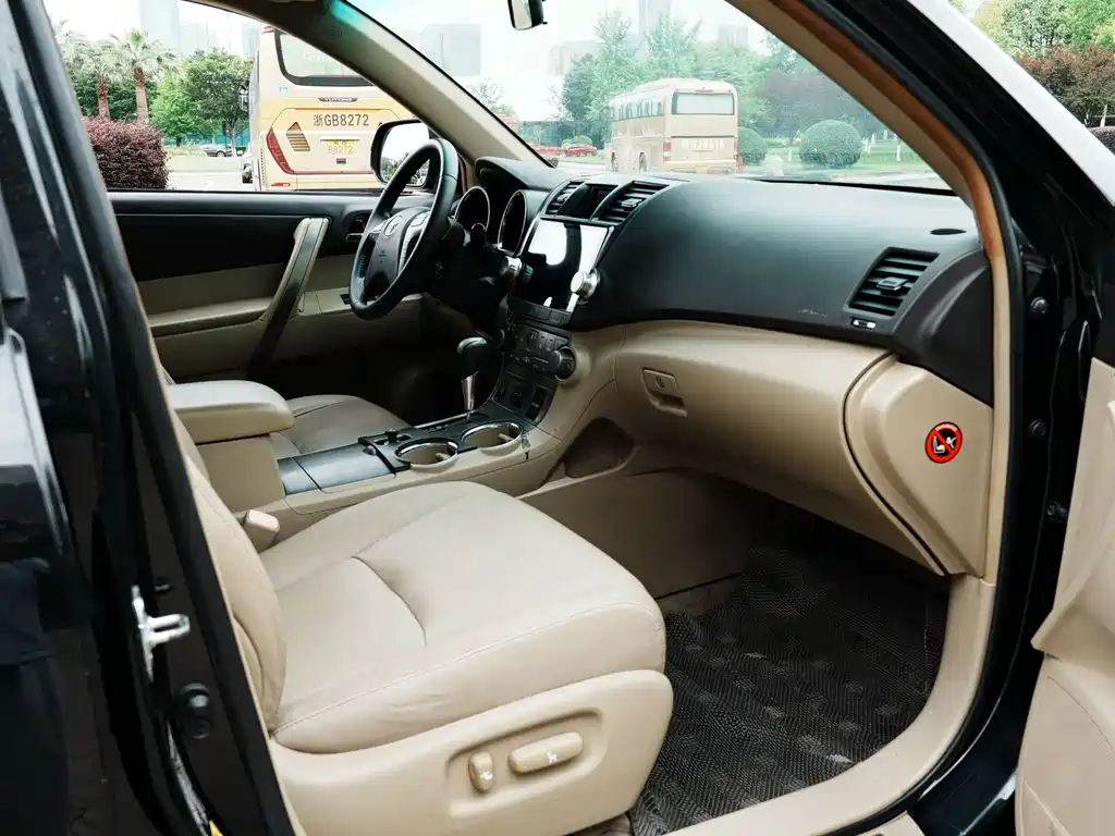 Toyota Highlander 2011 — фото 15