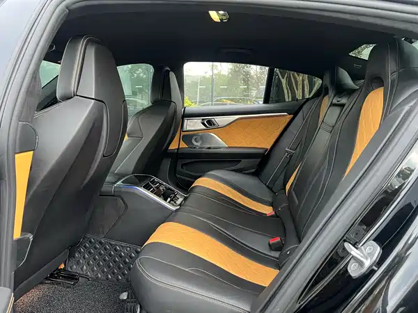 BMW M8 2021