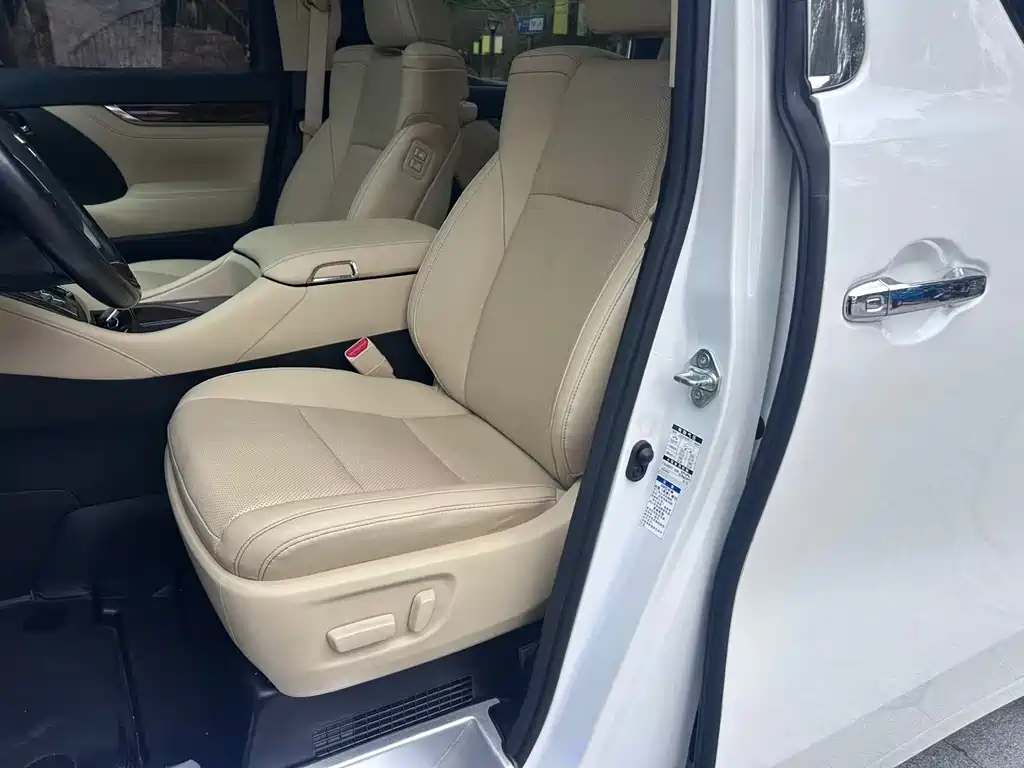 Toyota Alphard 2021 — фото 16