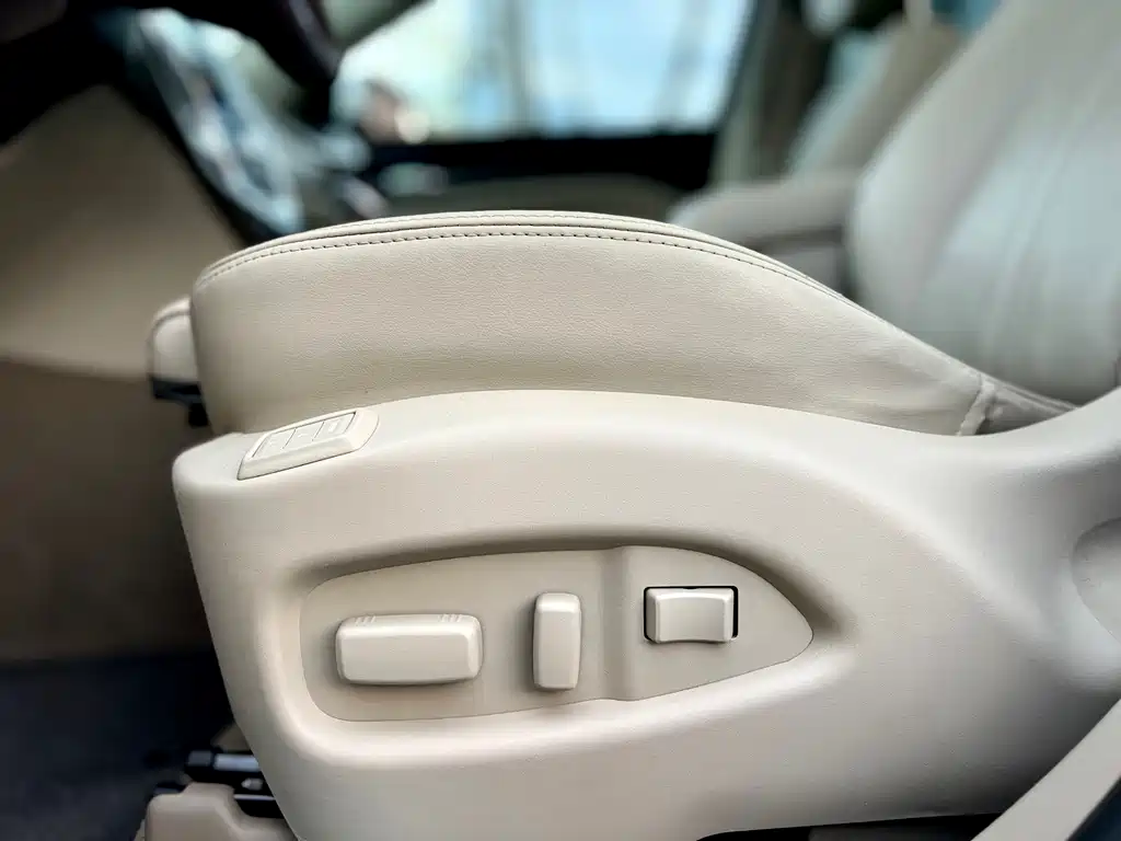Cadillac SRX 2013 — фото 24