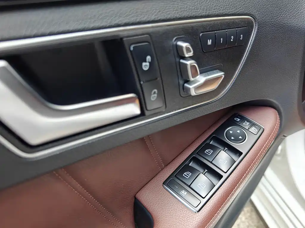 Mercedes-Benz E-Class 2015 — фото 10