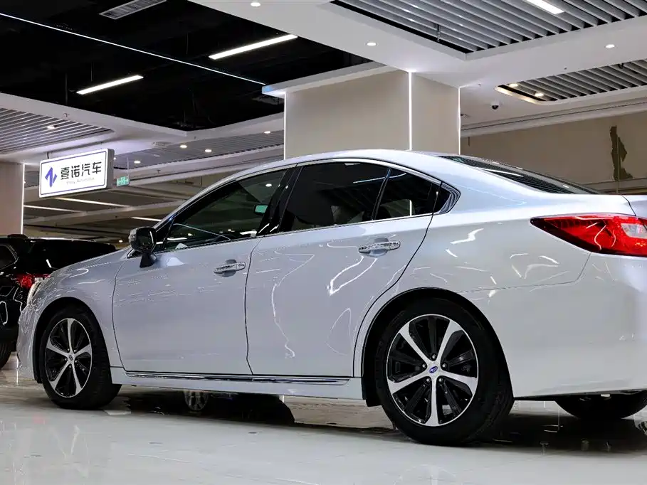 Subaru Legacy 2016 — фото 12