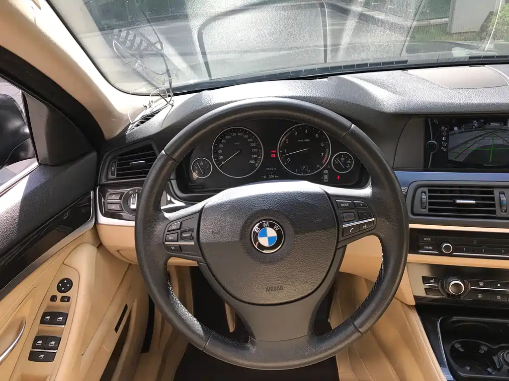BMW 5 Series 2012 — фото 12