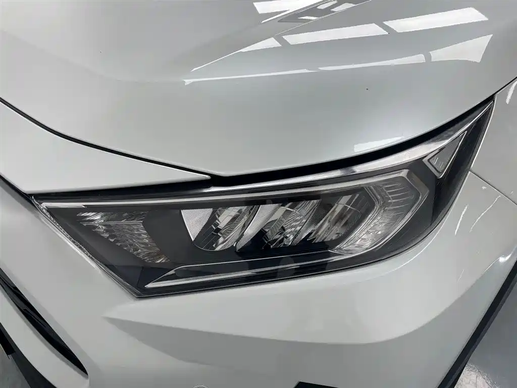 Toyota RAV4 2021 — фото 15