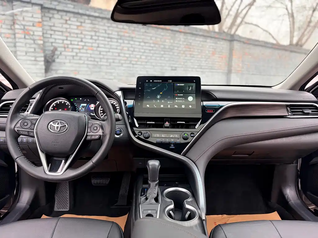 Toyota Camry 2022 — фото 8
