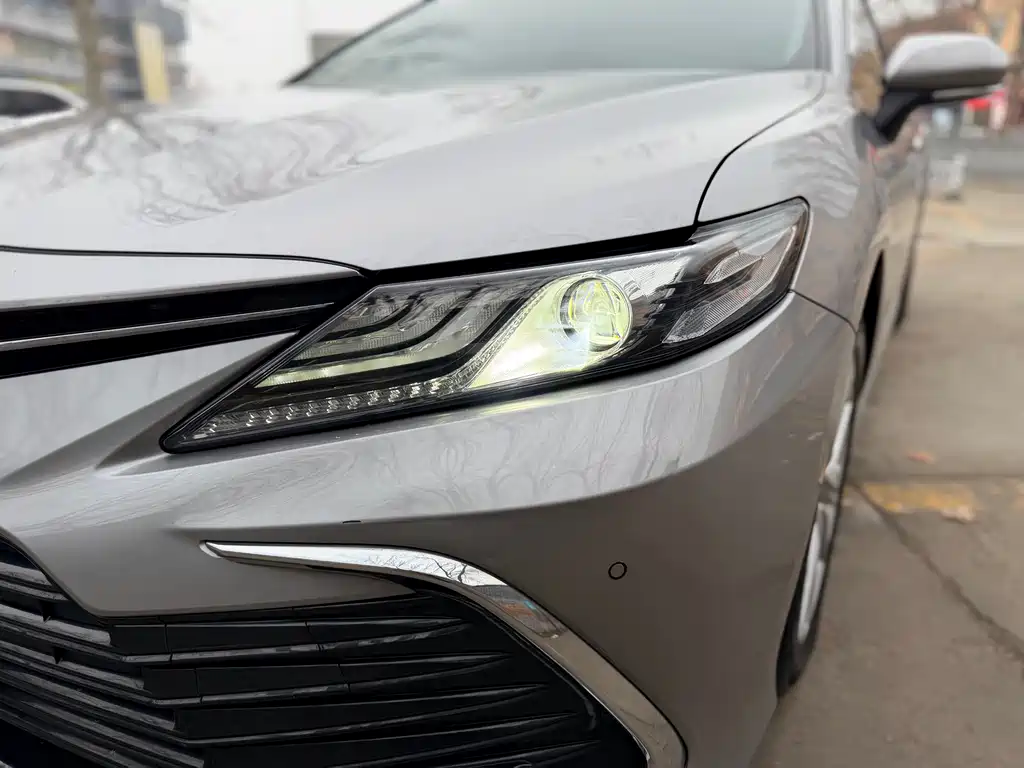 Toyota Camry 2022 — фото 10