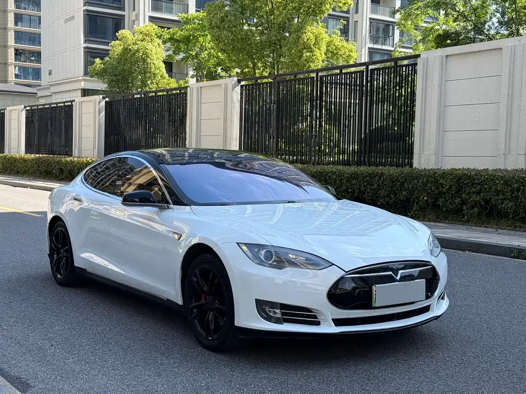 Tesla Model S 2014 — фото 3