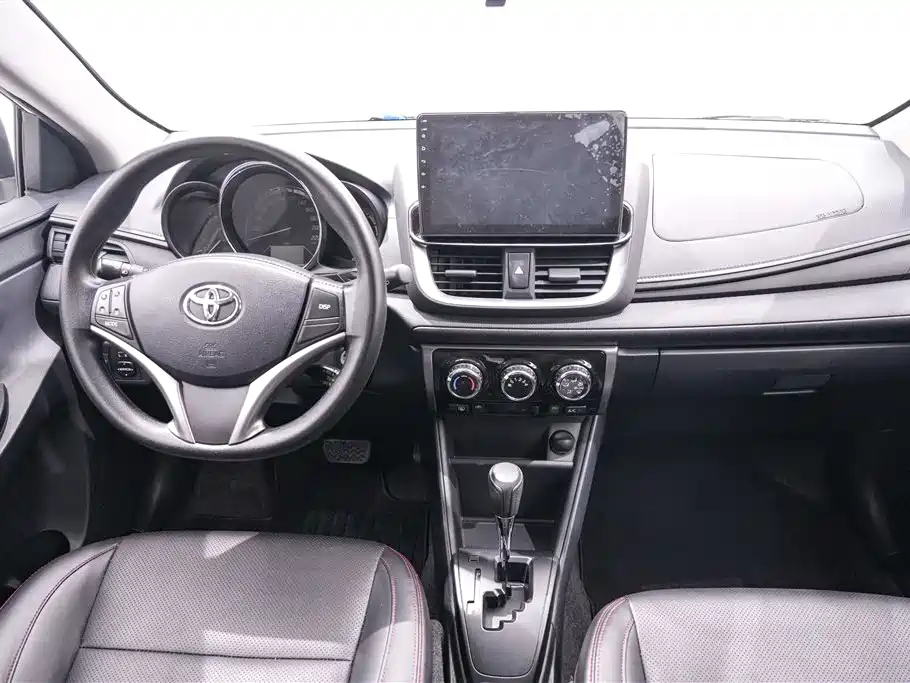 Toyota Yaris L 2022 — фото 16