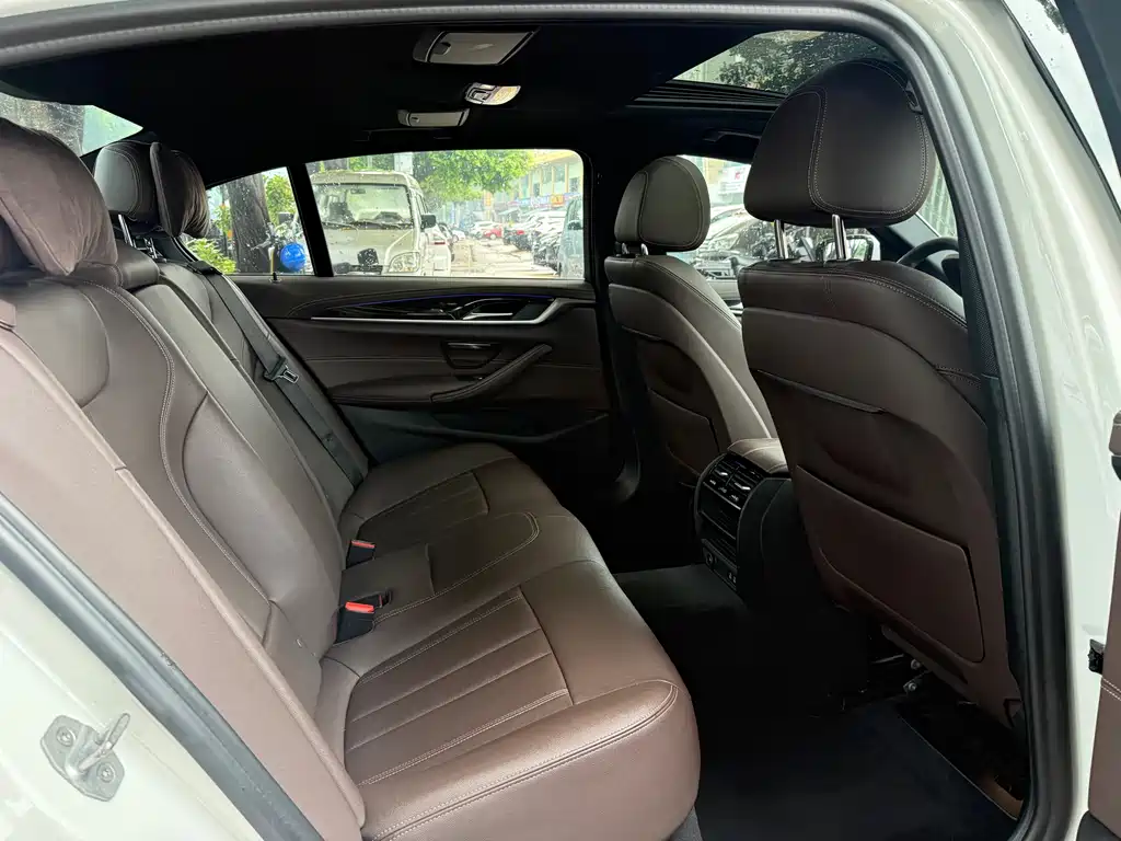 BMW 5 Series 2020 — фото 14