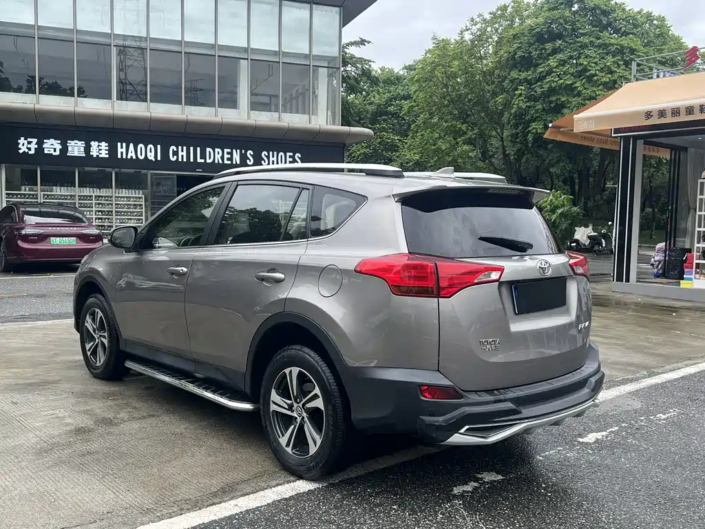 Toyota RAV4 2015 — фото 6