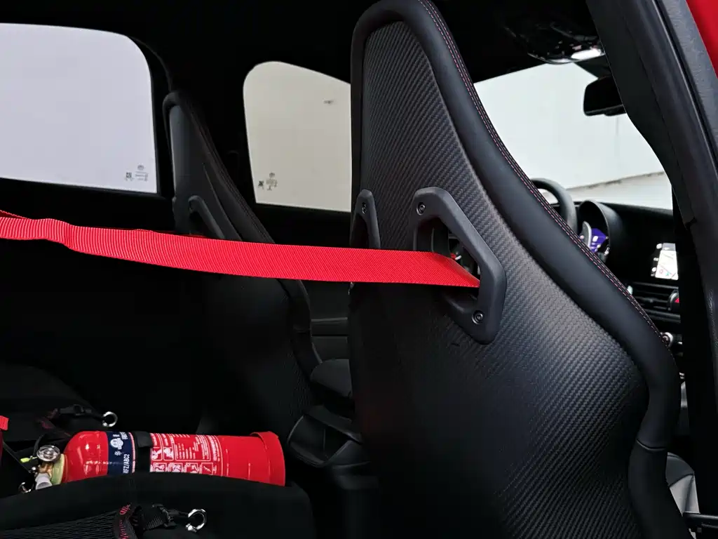 Alfa Romeo Giulia 2023 — фото 16