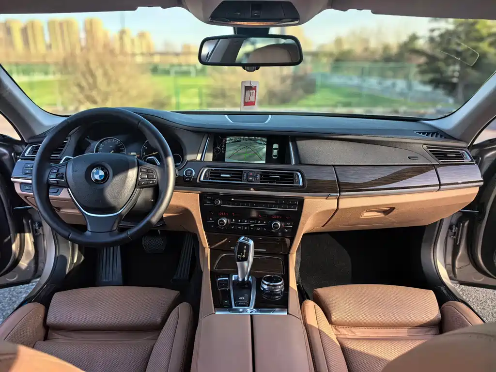 BMW 7 Series 2016 — фото 12