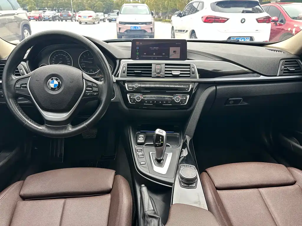 BMW 3 Series 2019 — фото 6