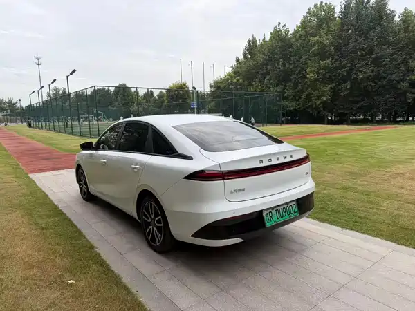 Roewe D6 2025