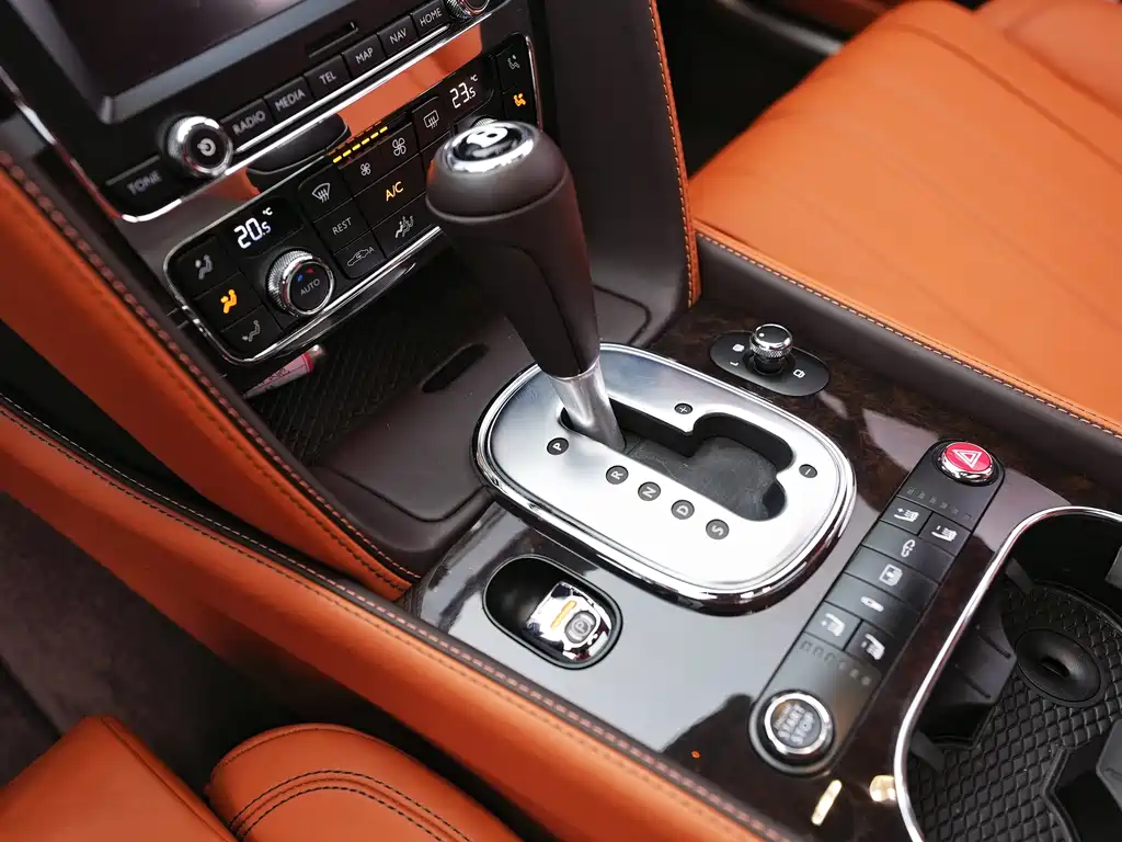 Bentley Flying Spur 2017 — фото 10