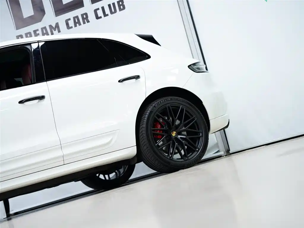 Porsche Macan 2023 — фото 23