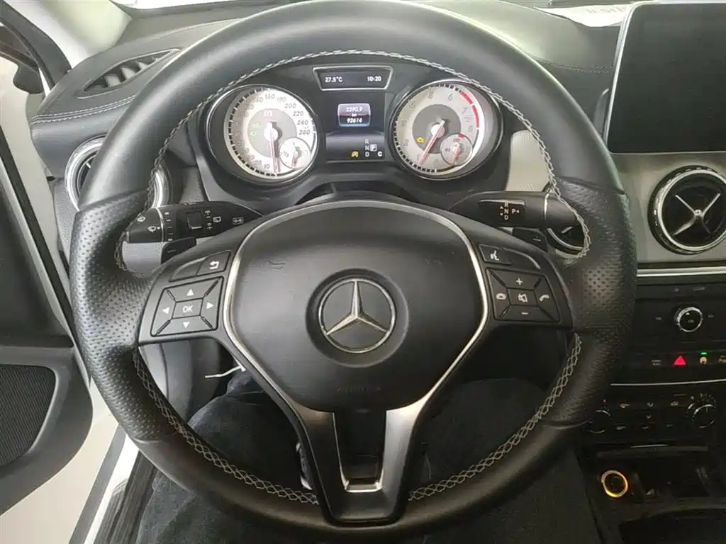 Mercedes-Benz GLA 2016 — фото 11