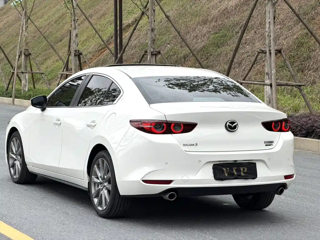 Mazda 3 Axela 2021 — фото 7