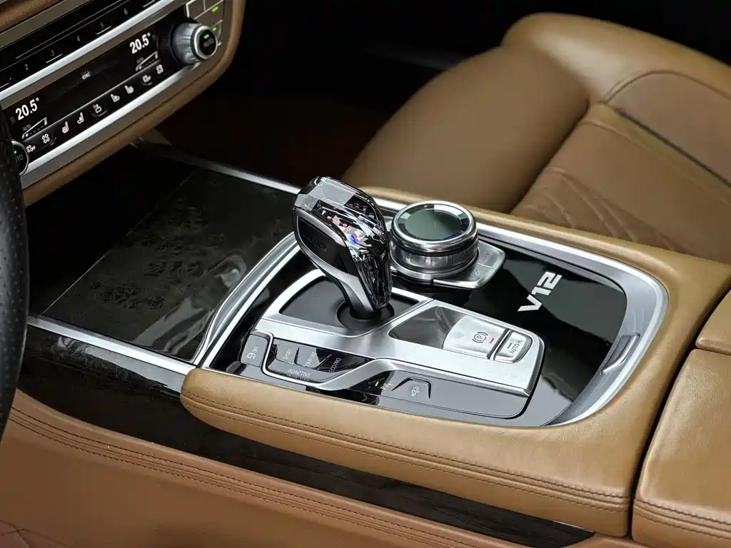 BMW 7 Series 2016 — фото 11