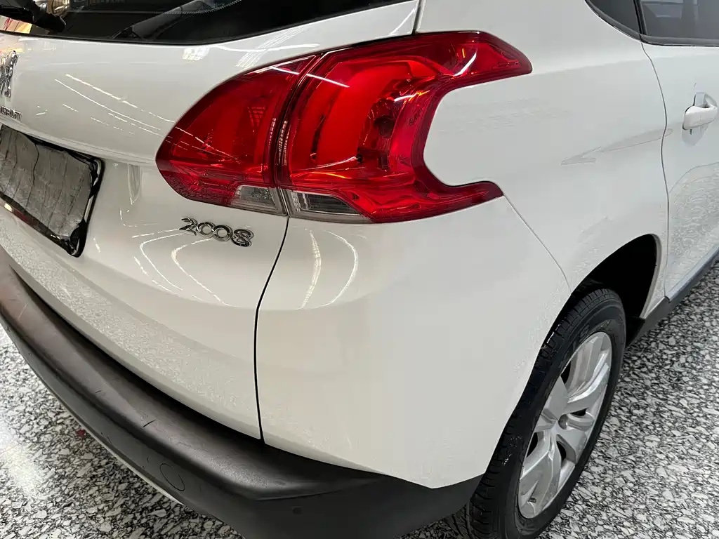 Peugeot 2008 2015 — фото 18
