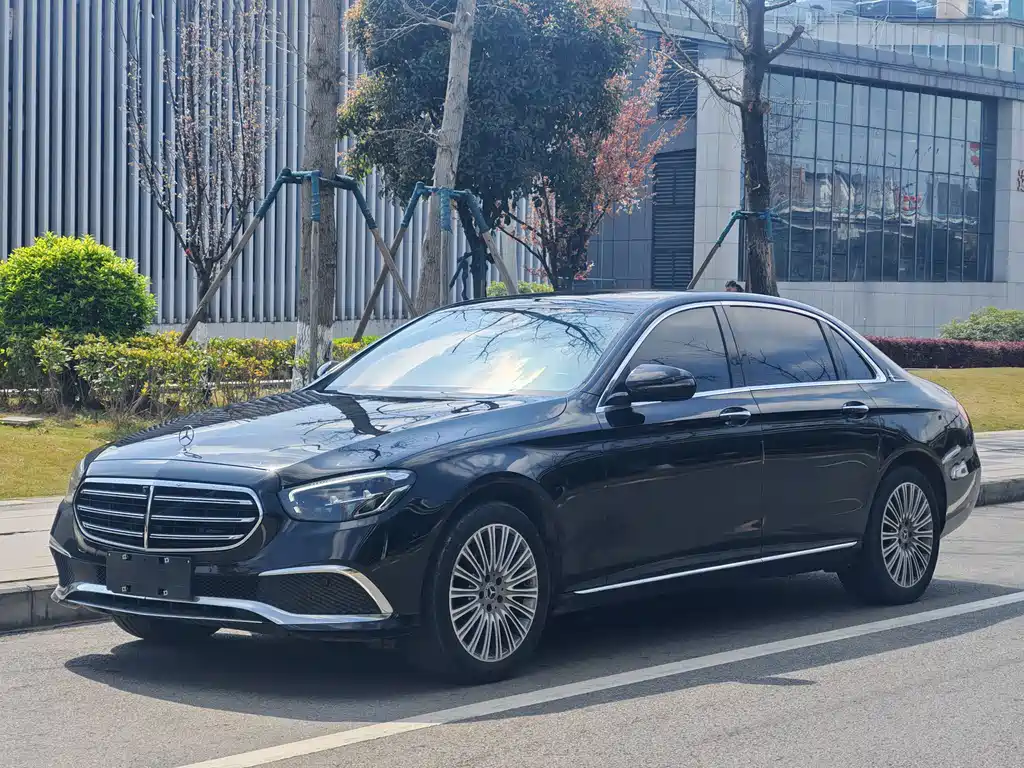 Mercedes-Benz E-Class 2023 — фото 1