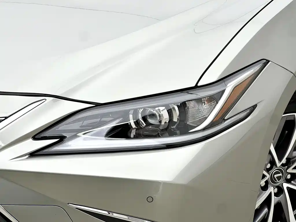 Lexus ES 2022 — фото 10