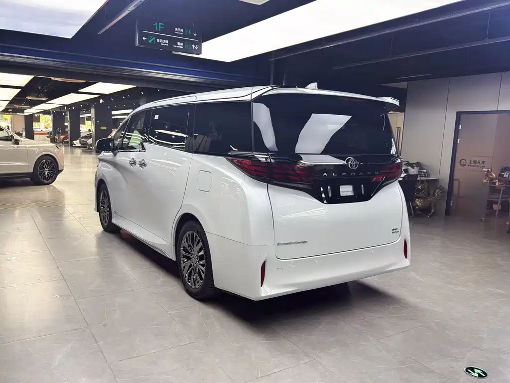 Toyota Alphard — фото 7