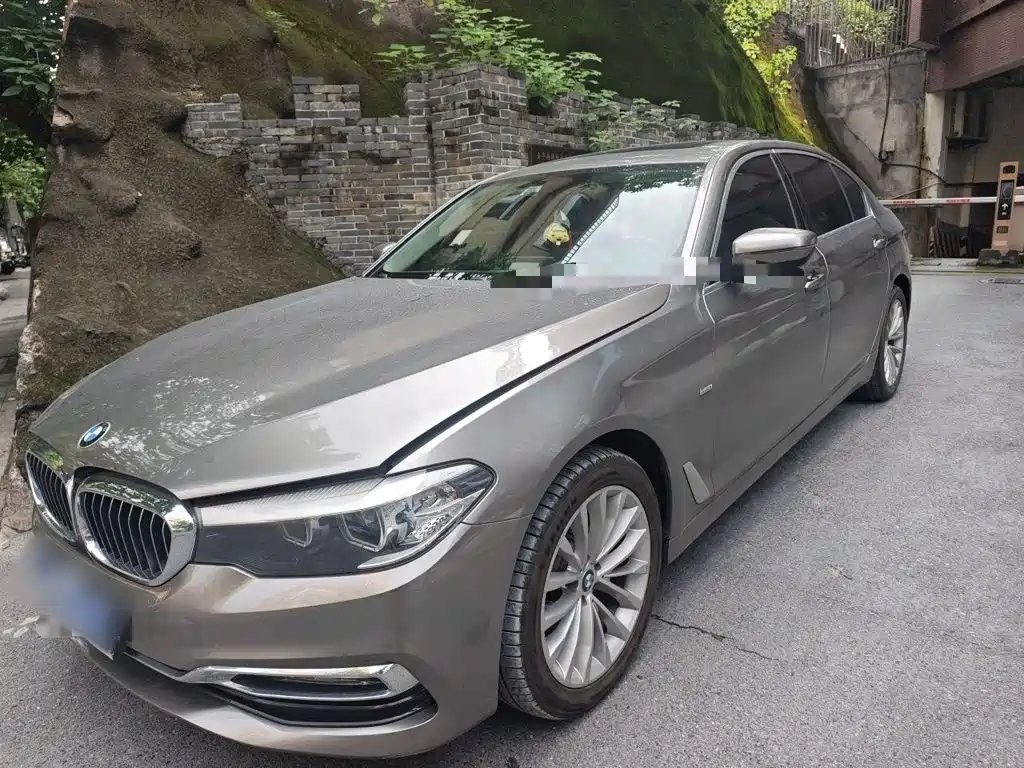 BMW 5 Series 2018 — фото 1