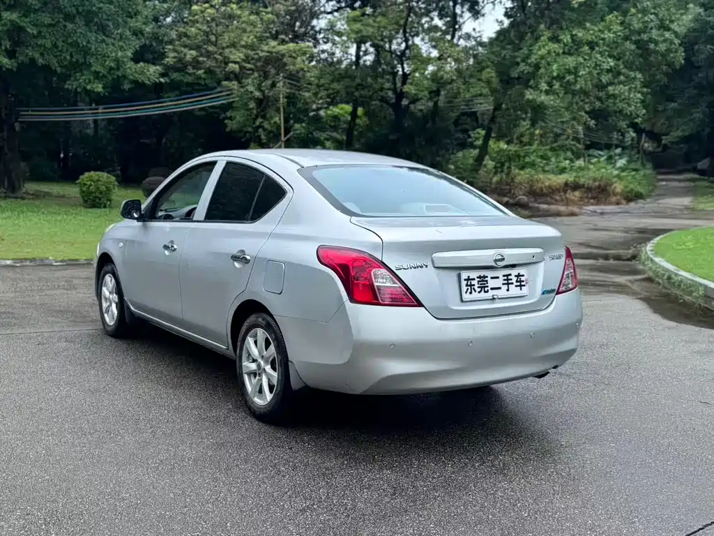 Nissan Sunny 2012 — фото 11
