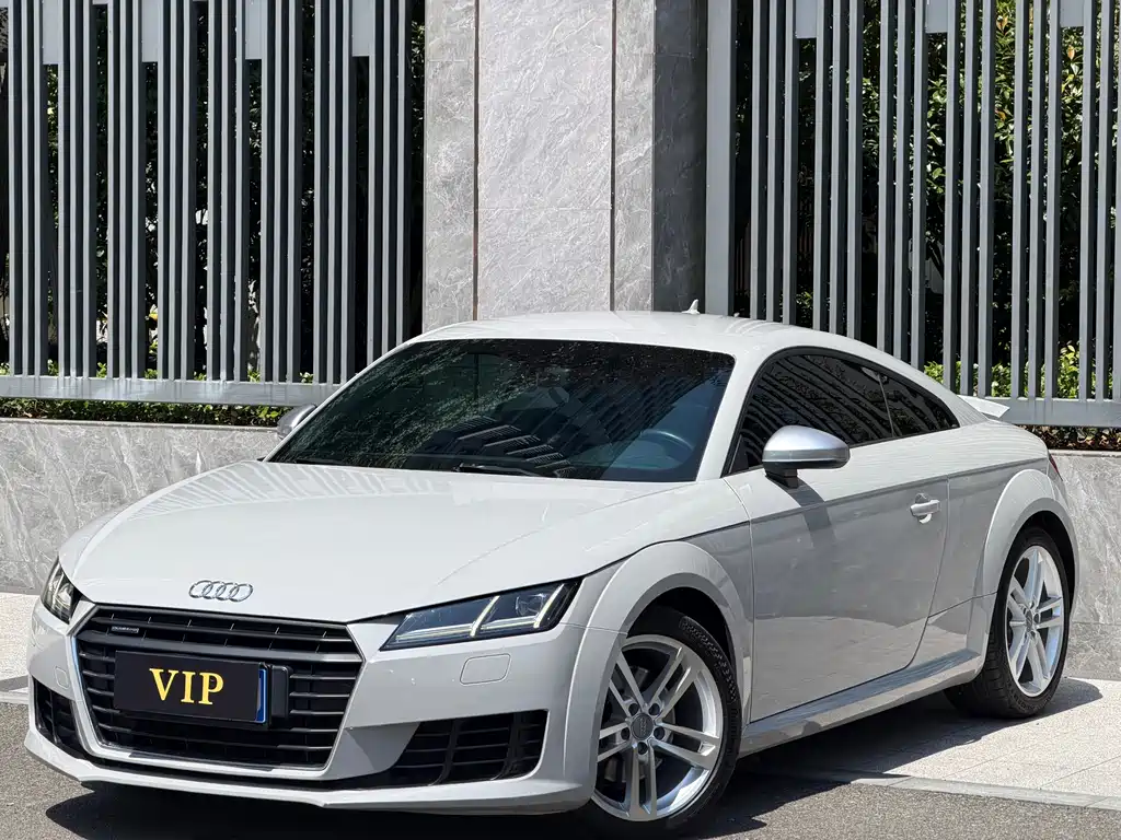 Audi TT 2015 — фото 1