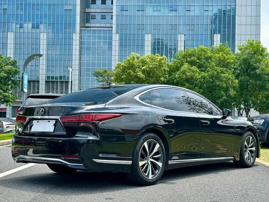 Lexus LS 2021 — фото 14