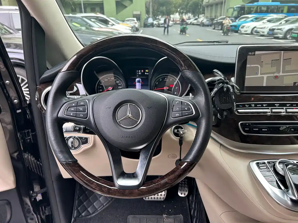 Mercedes-Benz V-Class 2020 — фото 16