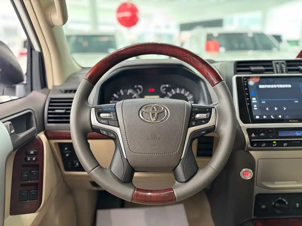 Toyota Prado 2018 — фото 16