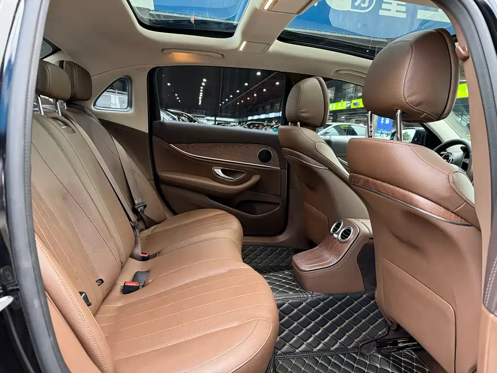 Mercedes-Benz E-Class 2022 — фото 12