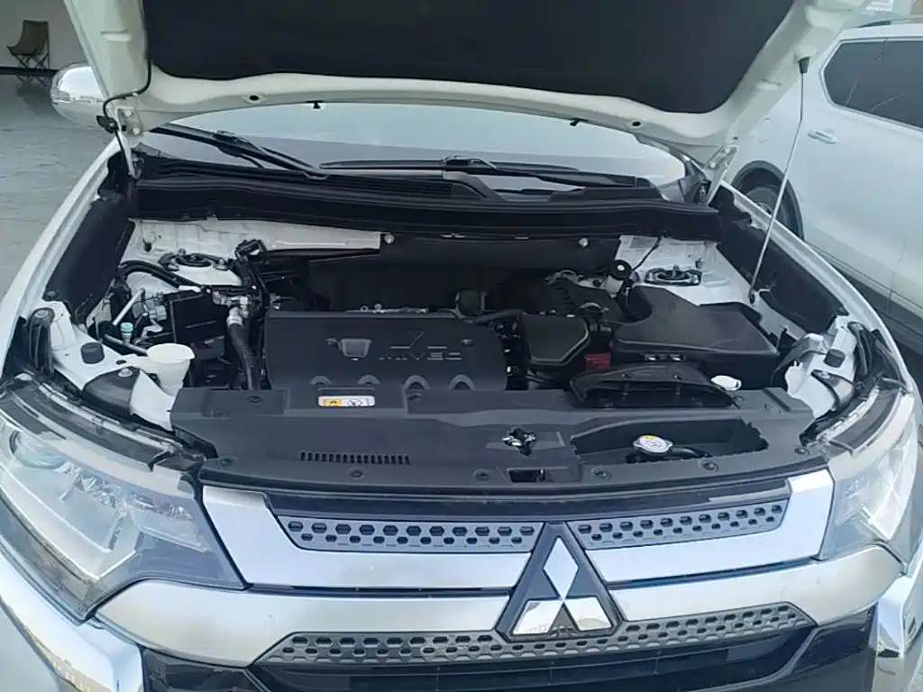 Mitsubishi Outlander 2020 — фото 20