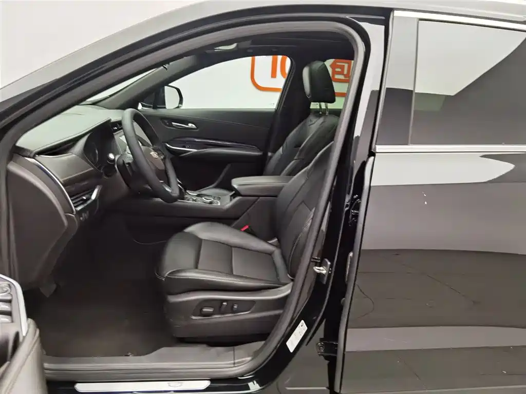 Cadillac XT4 2021 — фото 10