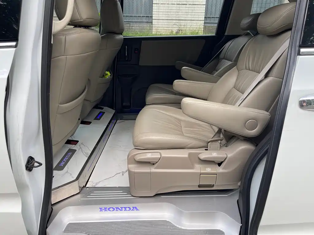 Honda Odyssey 2018 — фото 8