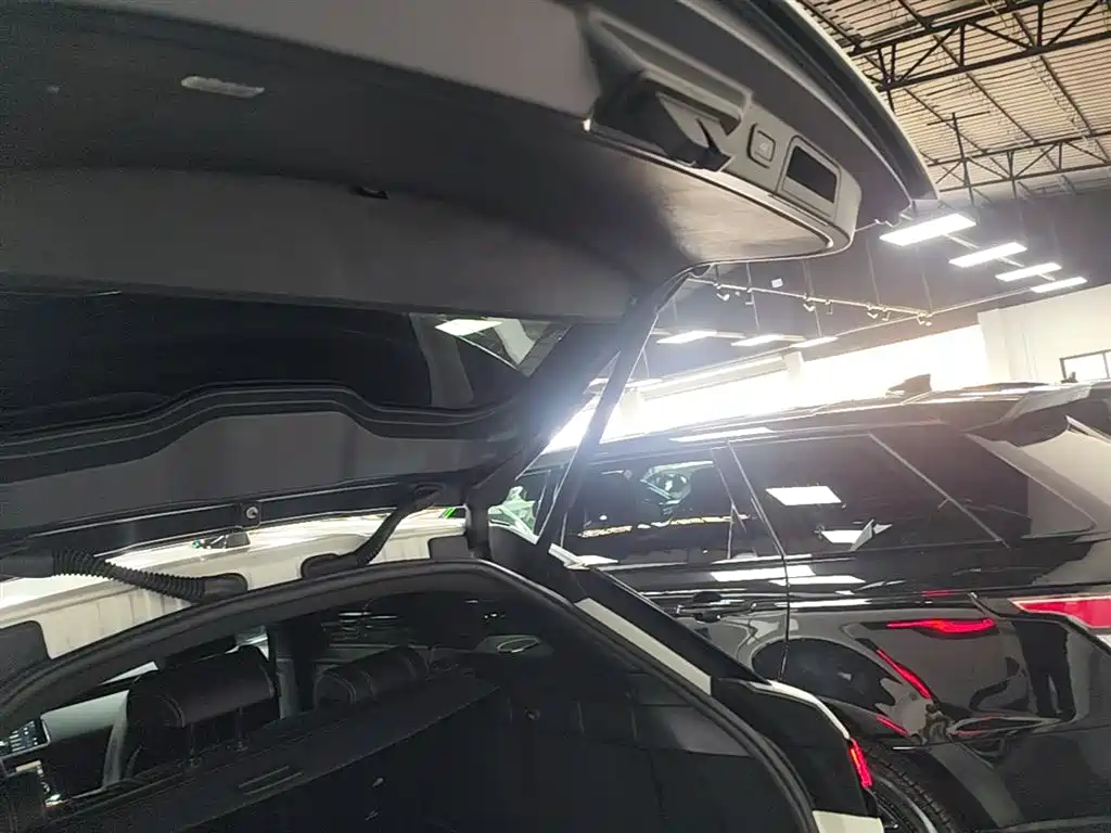 Land Rover Velar 2021 — фото 19