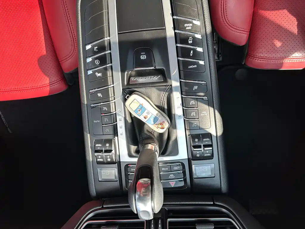 Porsche Macan 2020 — фото 16