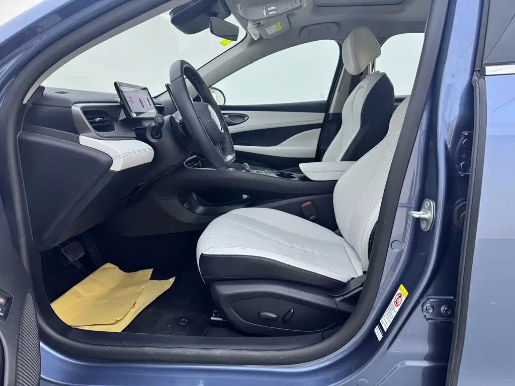 BYD Seal 05 DM-i 2025 — фото 4