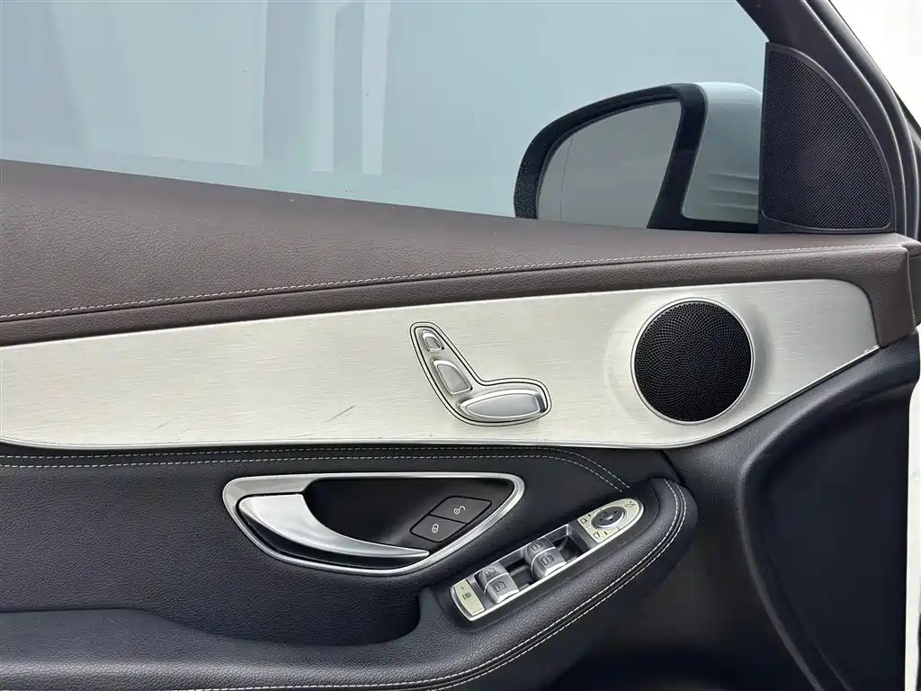 Mercedes-Benz GLC 2017 — фото 14