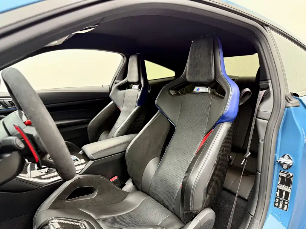 BMW M4 2025 — фото 11