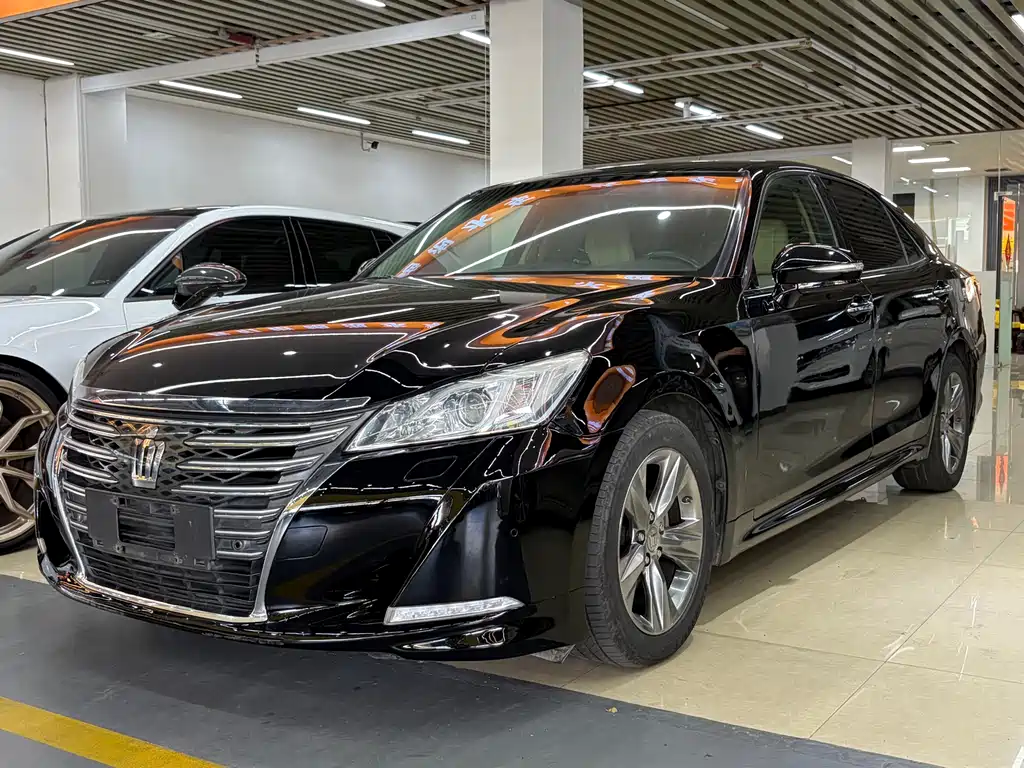 Toyota Crown 2016 — фото 1