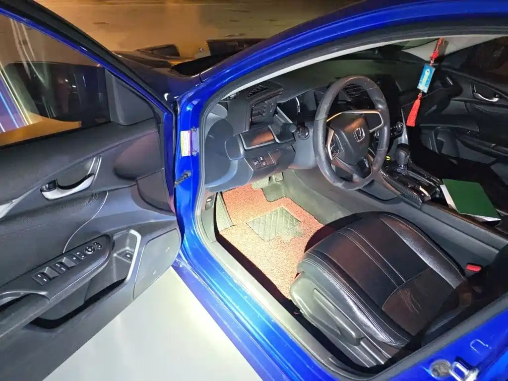 Honda Civic 2018 — фото 14
