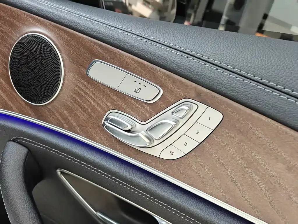 Mercedes-Benz E-Class 2019 — фото 20
