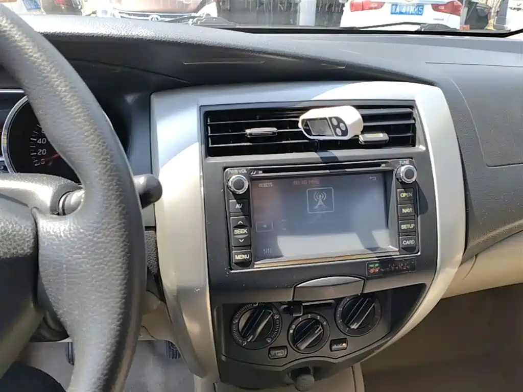 Nissan Livina 2015 — фото 13